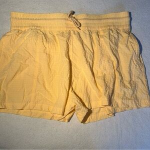 Columbia Boundless Trek Active Shorts Women's L NWT Yellow